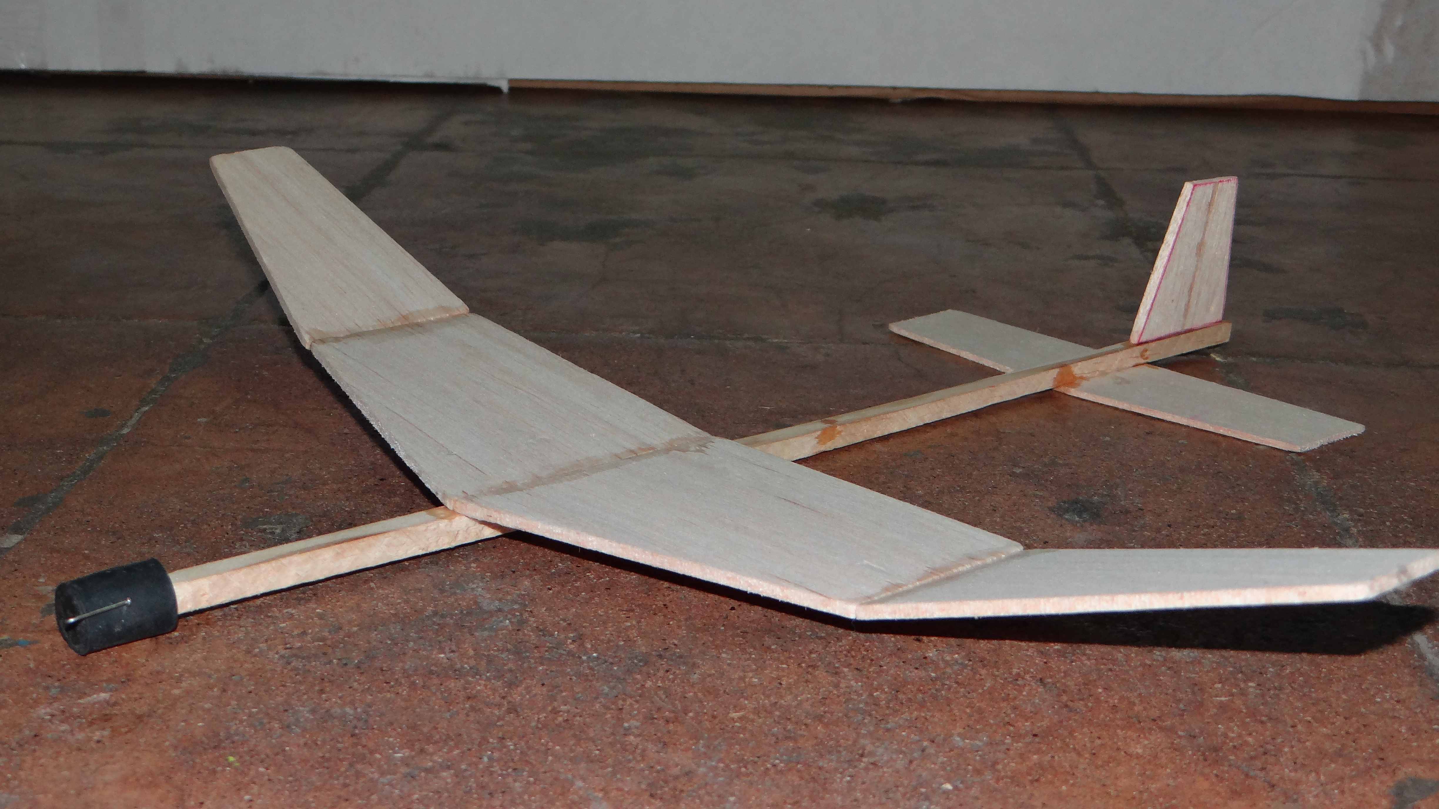 BALSA WOOD HUNTER CHUCK GLIDER
